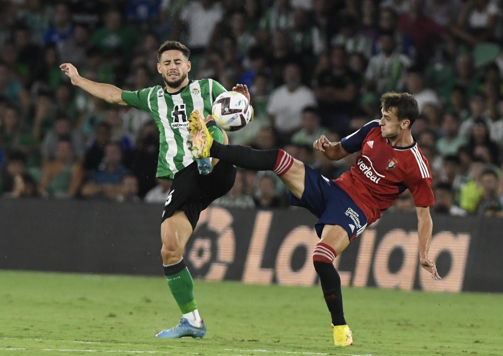  Álex Moreno, ante Osasuna
