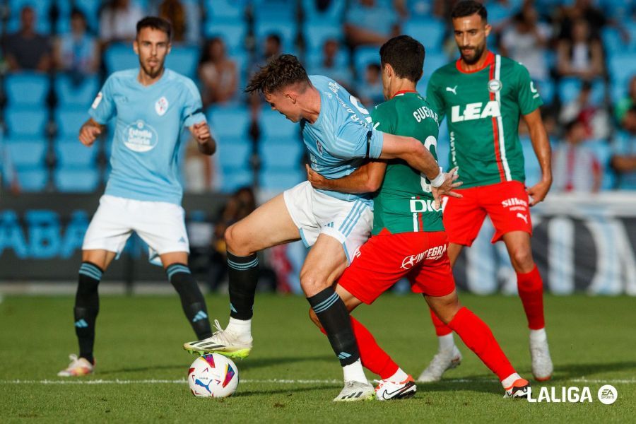 Larsen ante el Alavés en el Balaídos. (Foto: LaLiga).