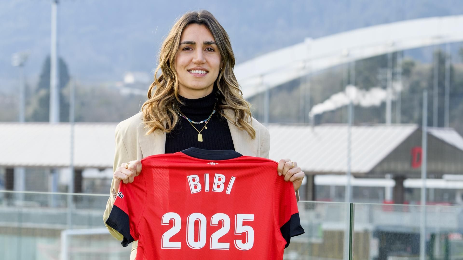  La central zurda Bibiane Schulze ha renovado hasta 2025 con el Athletic Club.