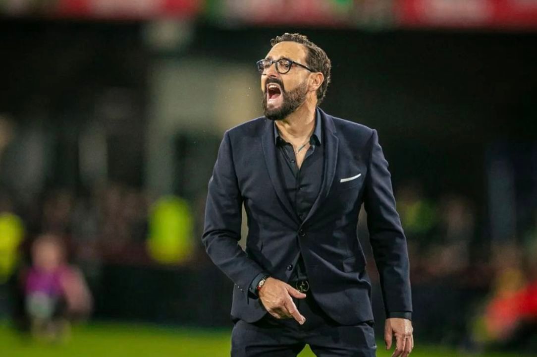 Bordalás, durante la final de la Copa del Rey, cesado por Peter Lim.