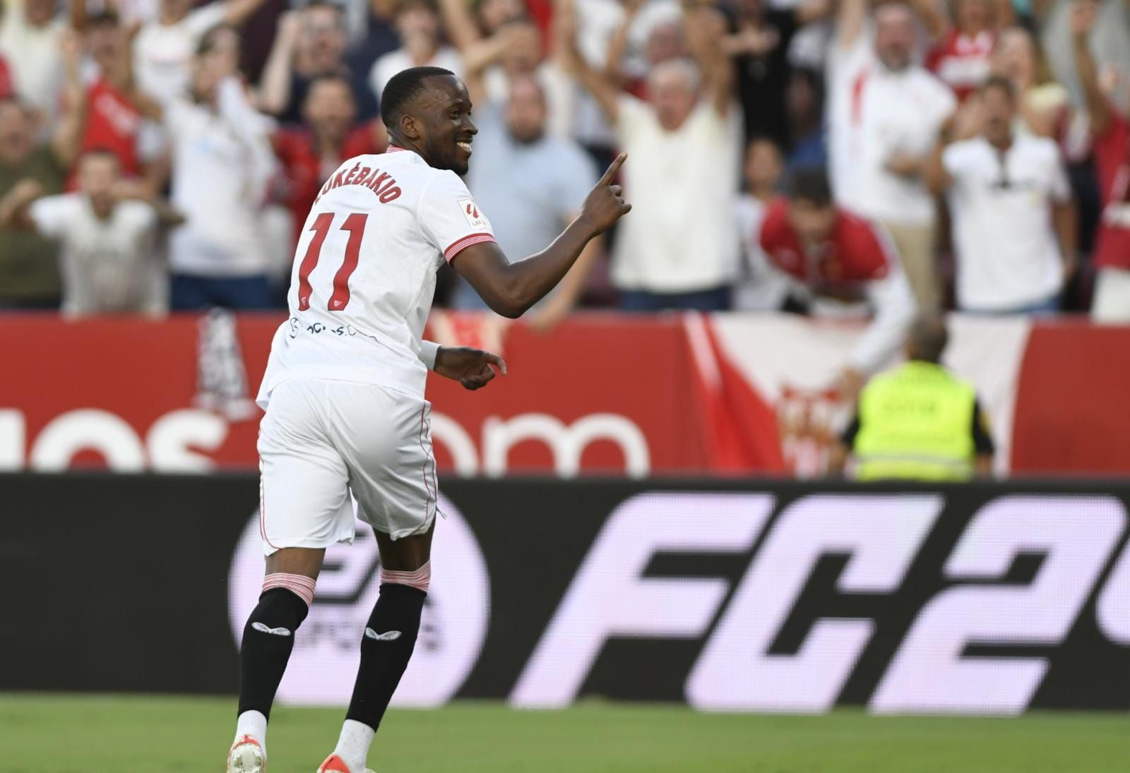Celebración del gol de Lukebakio ante Las Palmas (Foto: Kiko Hurtado)