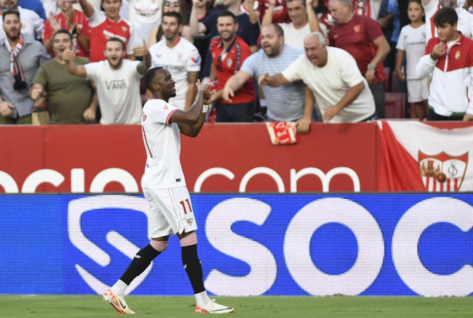  Celebración del gol de Lukebakio ante Las Palmas