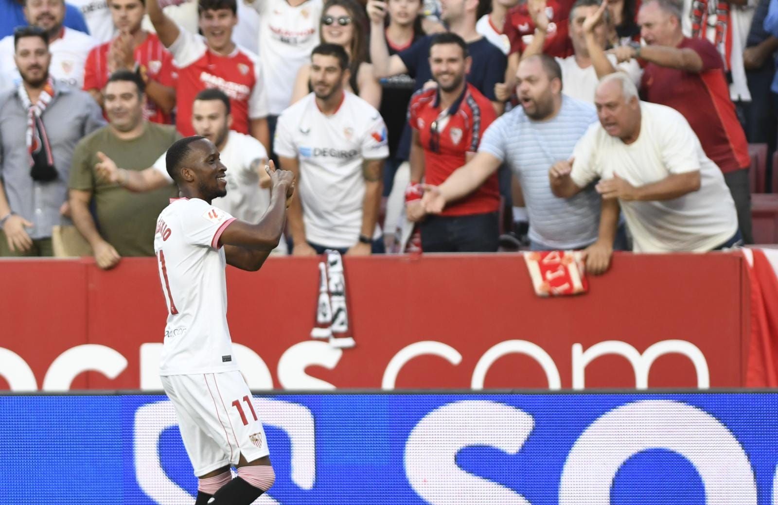 Celebración del gol de Lukebakio ante Las Palmas