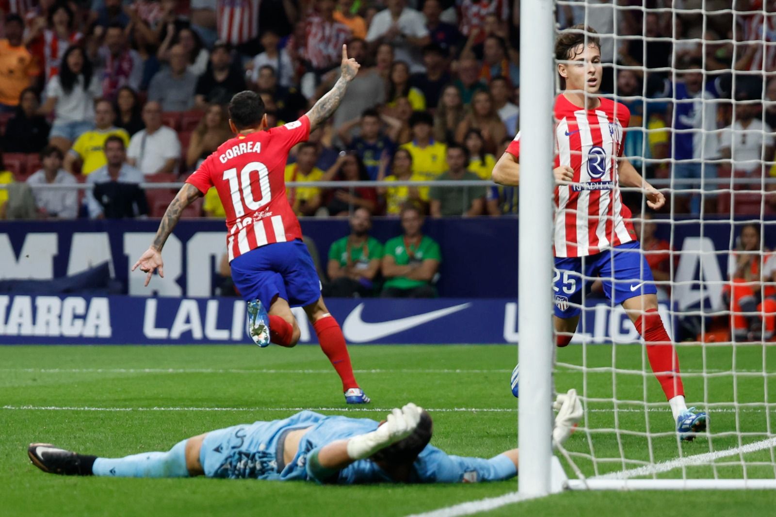Correa celebra su tanto en el Atlético-Cádiz, Fuente: EFE
