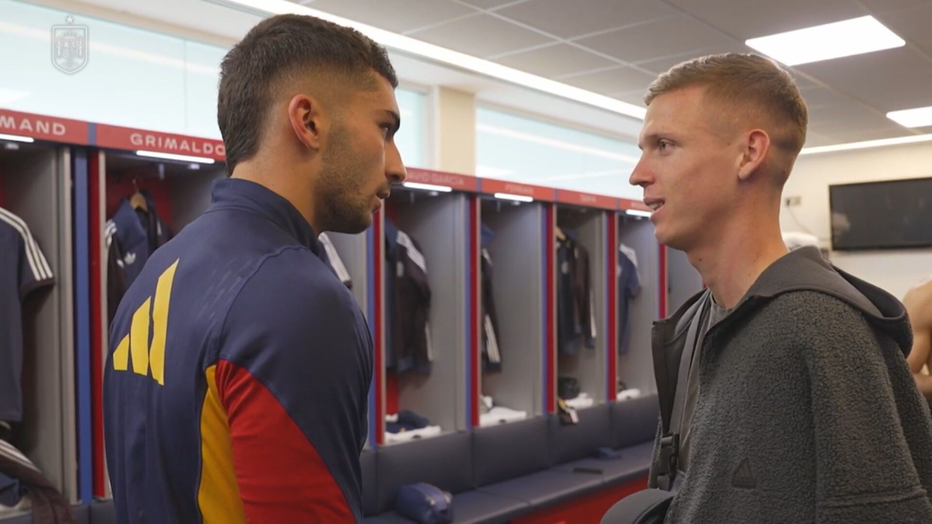  Dani Olmo, con Ferrán Torres en la selección española. (Fuente: @SeFutbol