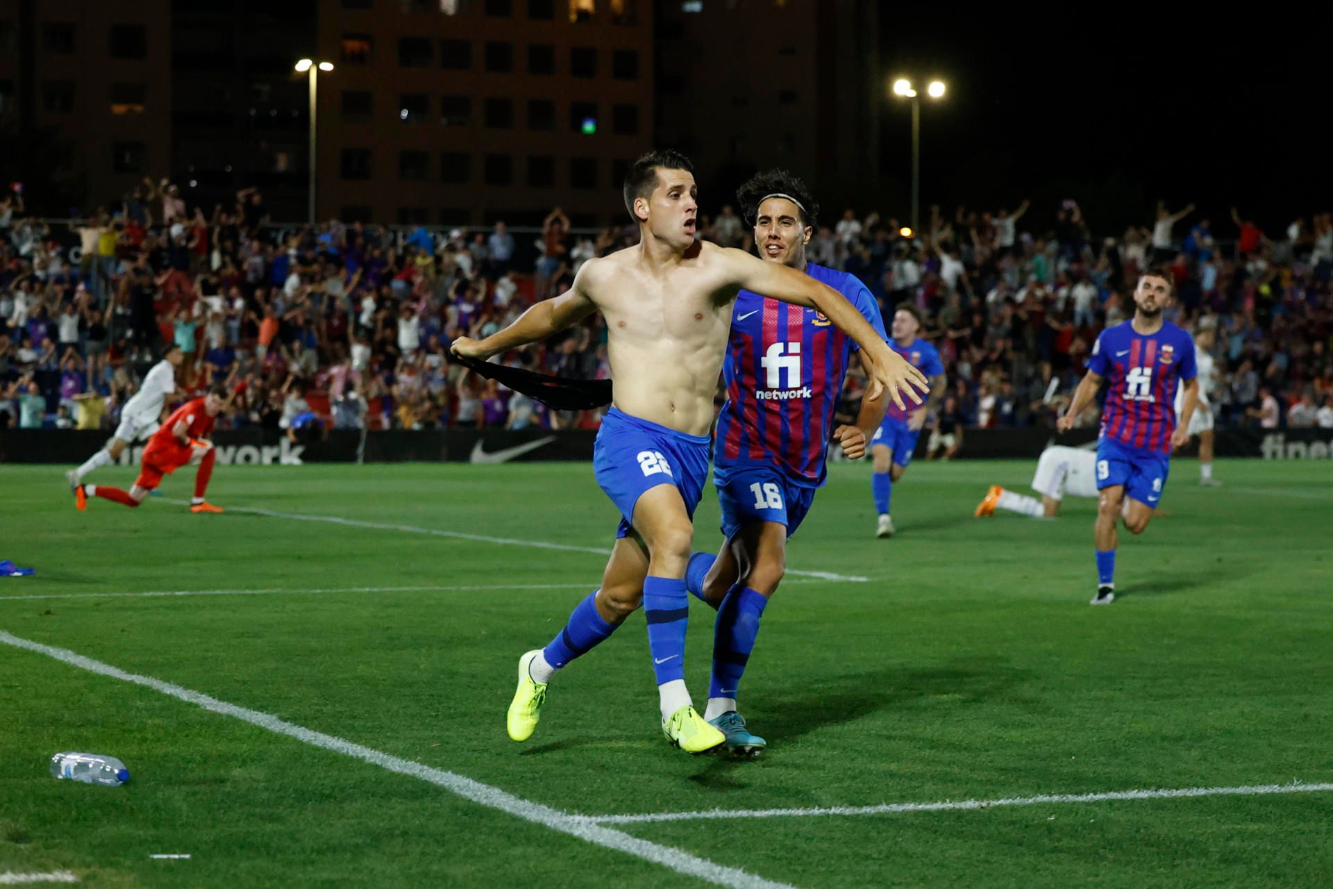  El Eldense celebrando el gol del ascenso a Segunda División.