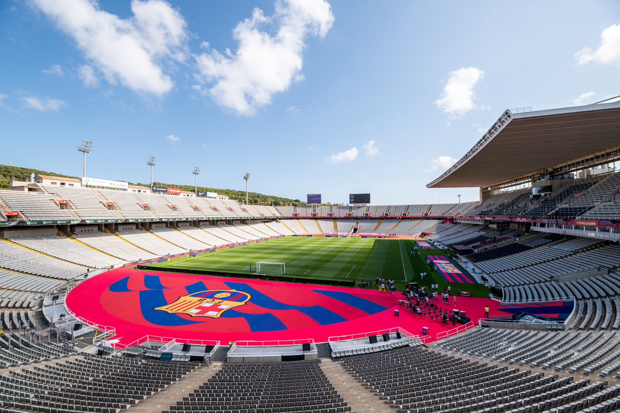 El Estadio de Montjüic, preparado para acoger al Barça.