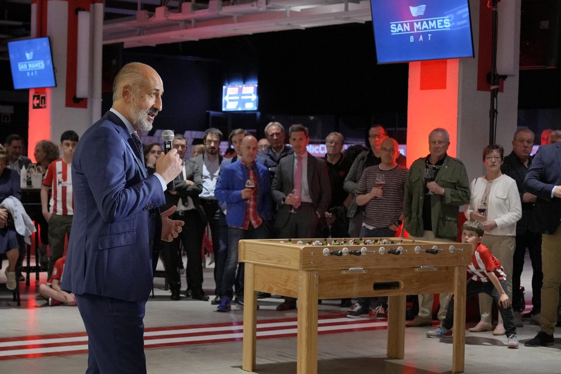  El ahora expresidente Aitor Elizegi en un acto en San Mamés.