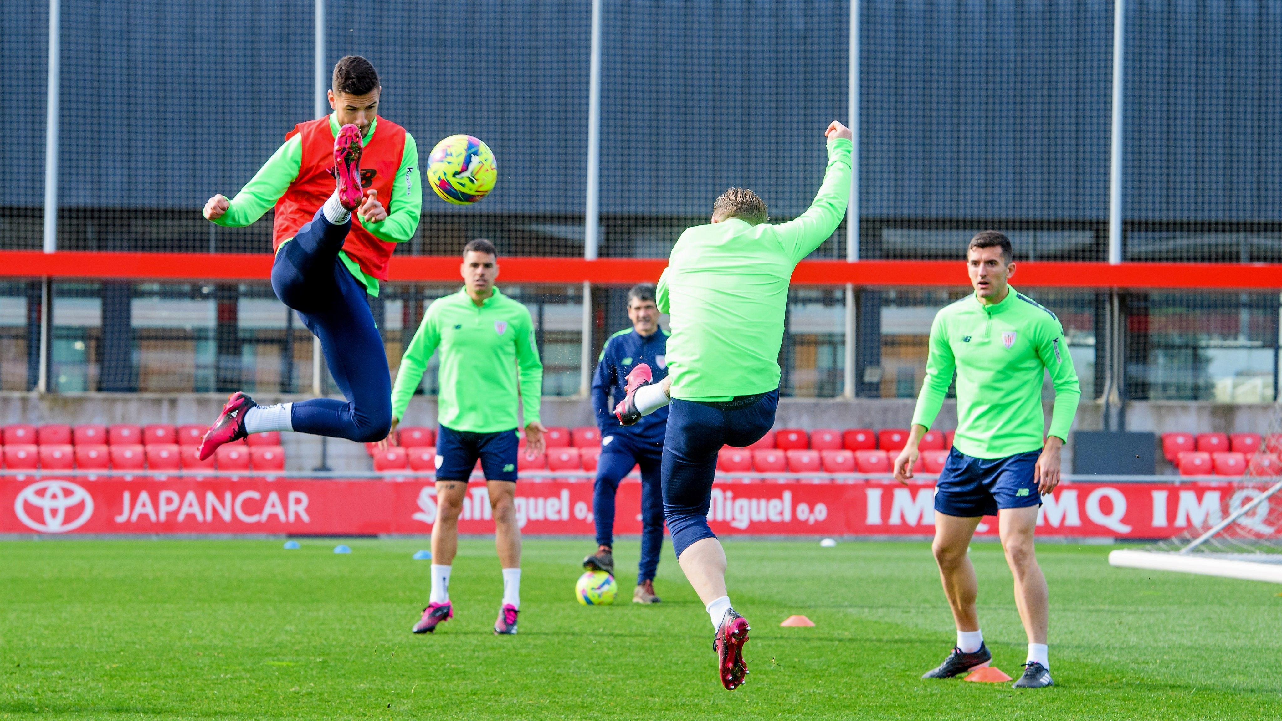  Un entrenamiento de los Leones en Lezama.