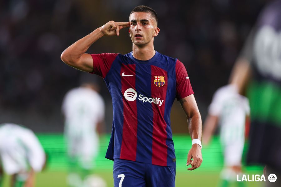  Ferran Torres celebra su gol en el Barcelona-Betis. Fuente: LALIGA.