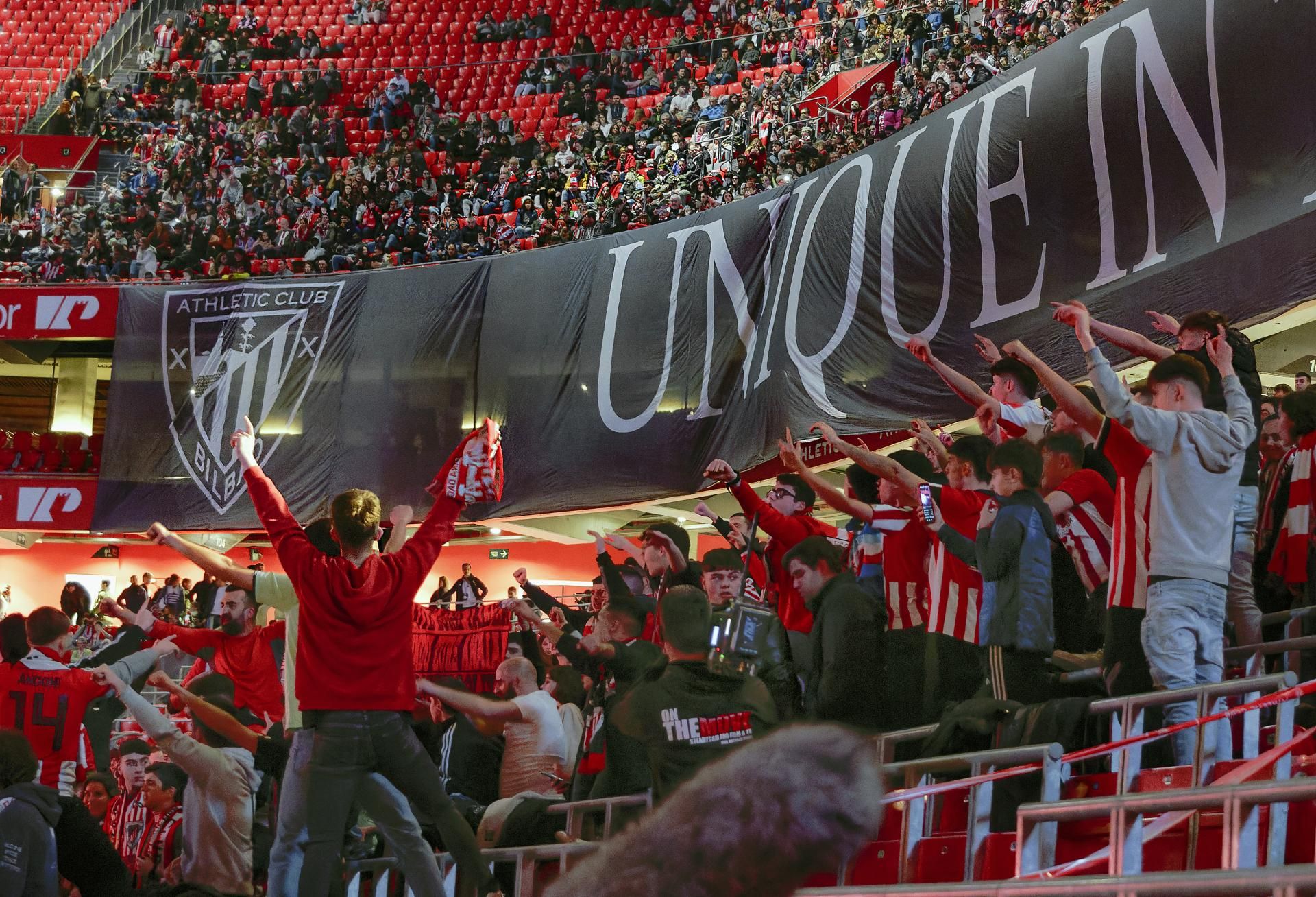  La afición zurigorri disfruta del 125 Aniversario en San Mamés.