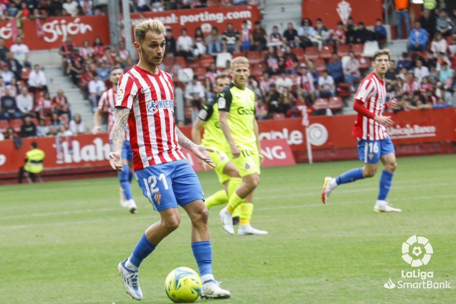 Fran Villalba, durante el Sporting-Girona