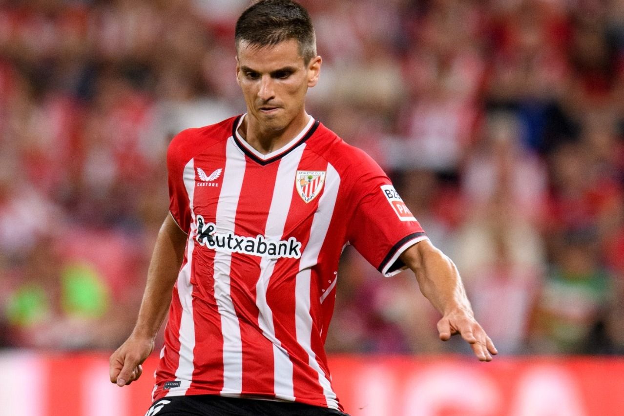 El centrocampista Iñigo Ruiz de Galarreta, en acción.