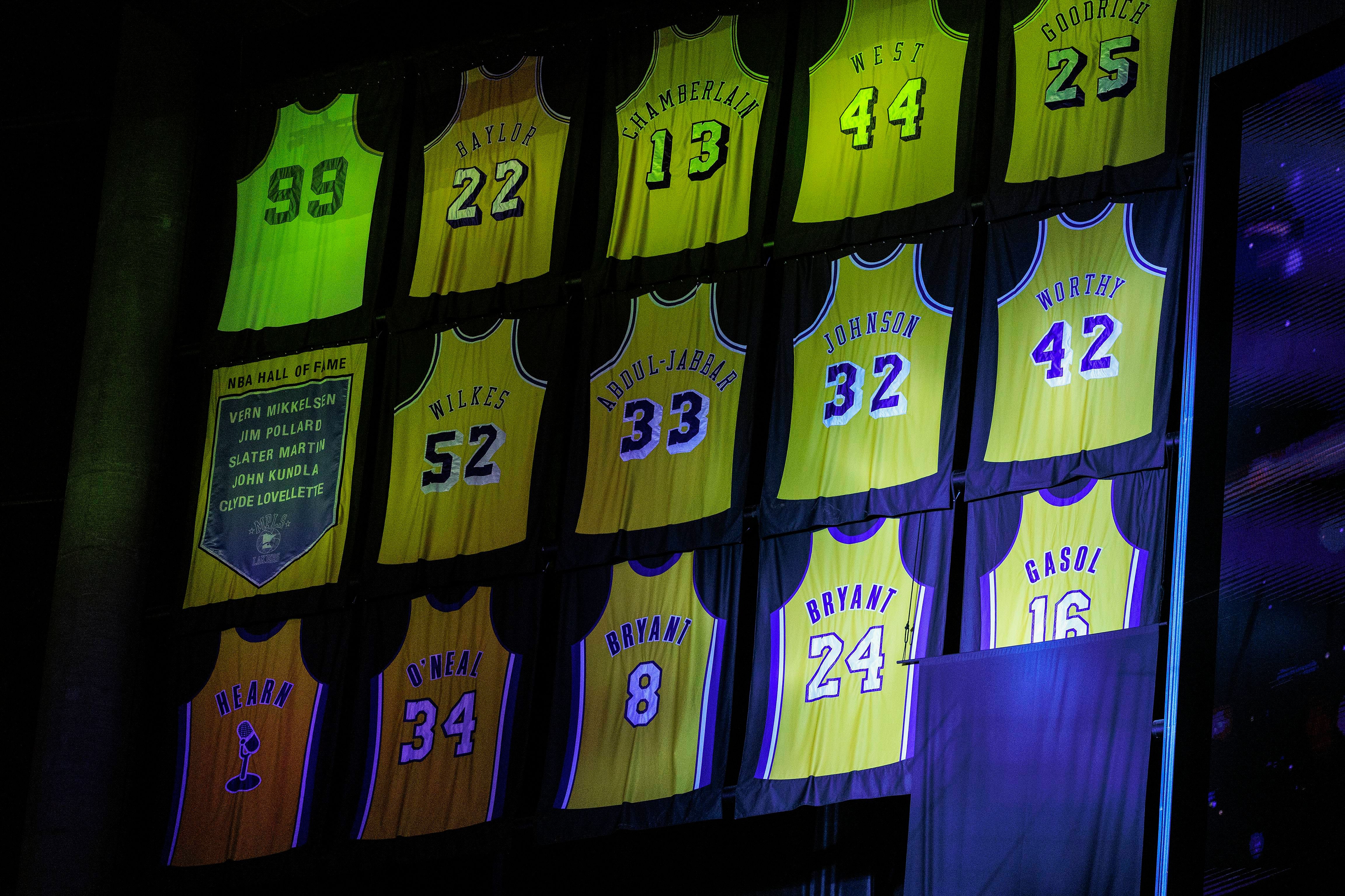 Los Lakers retiran la camiseta de pau Gasol.