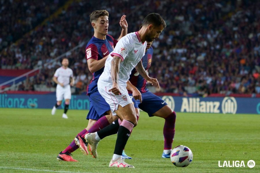  Gavi durante el Barcelona-Sevilla. Fuente: LALIGA