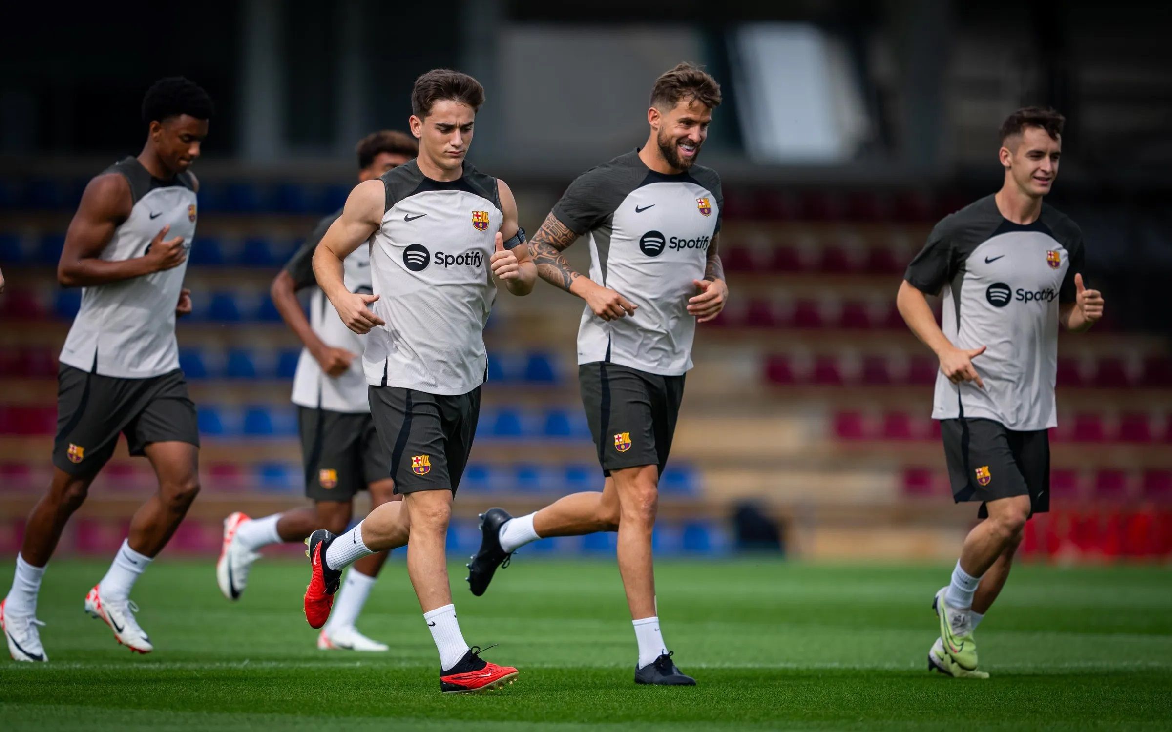  Gavi e Iñigo Martínez, en una sesión del Barcelona.