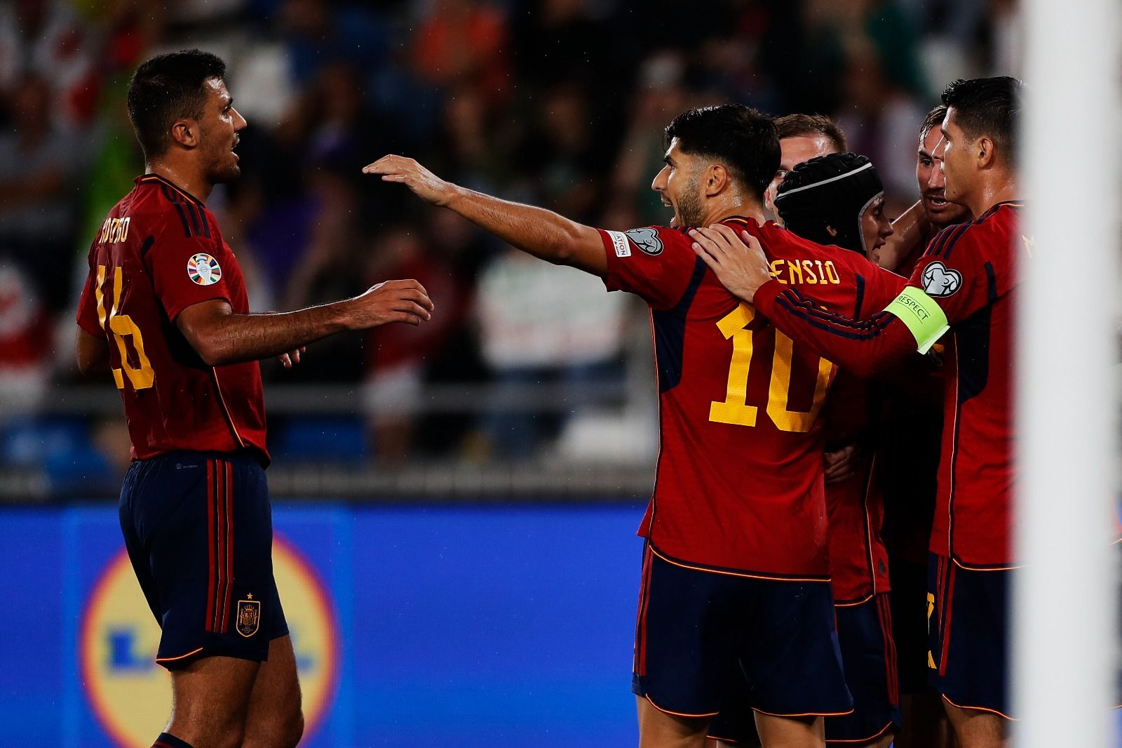 Celebración de un gol en el Georgia-España (Foto: @SeFutbol).