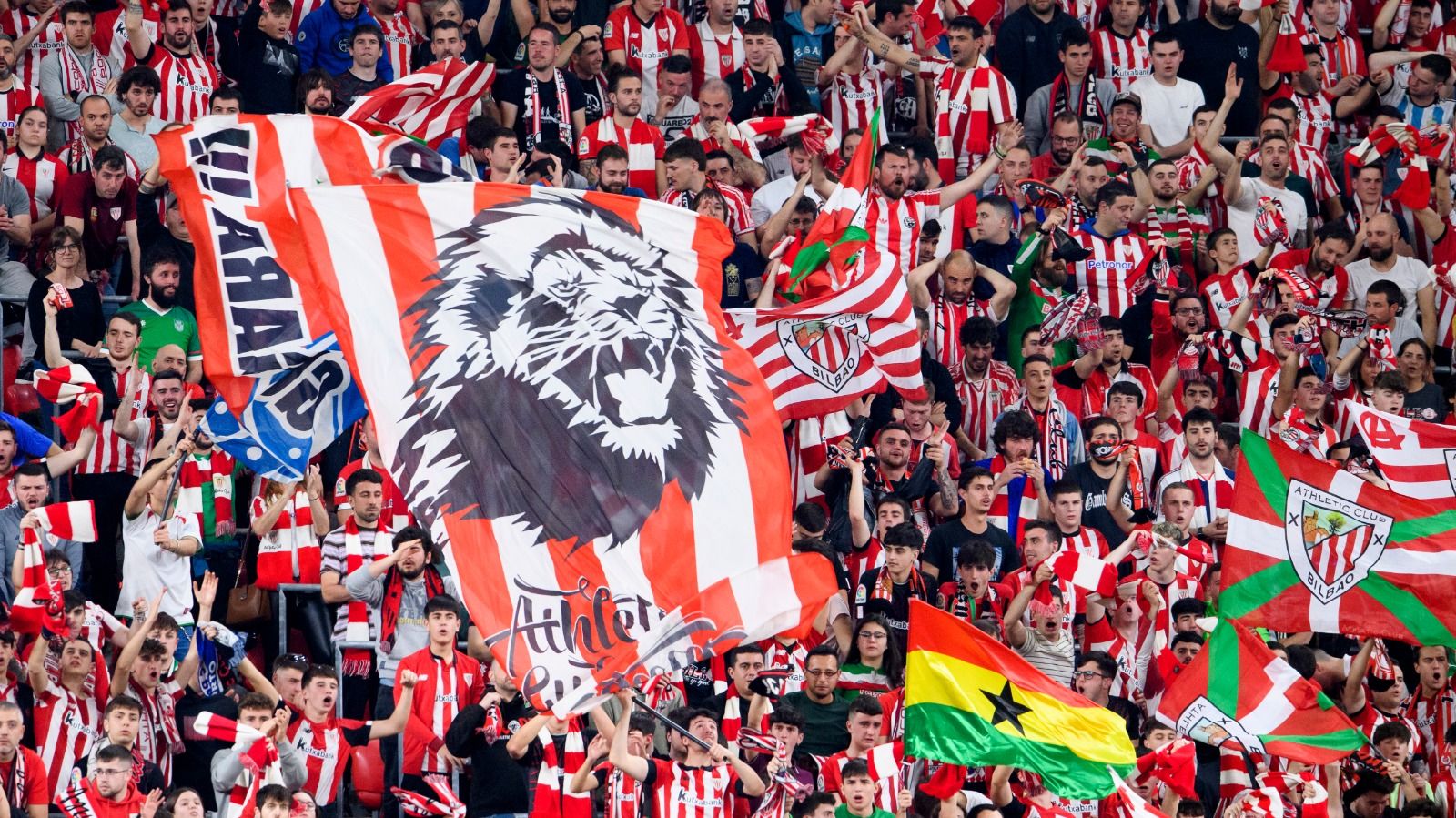 La grada a fuego ante el Barça en San Mamés.