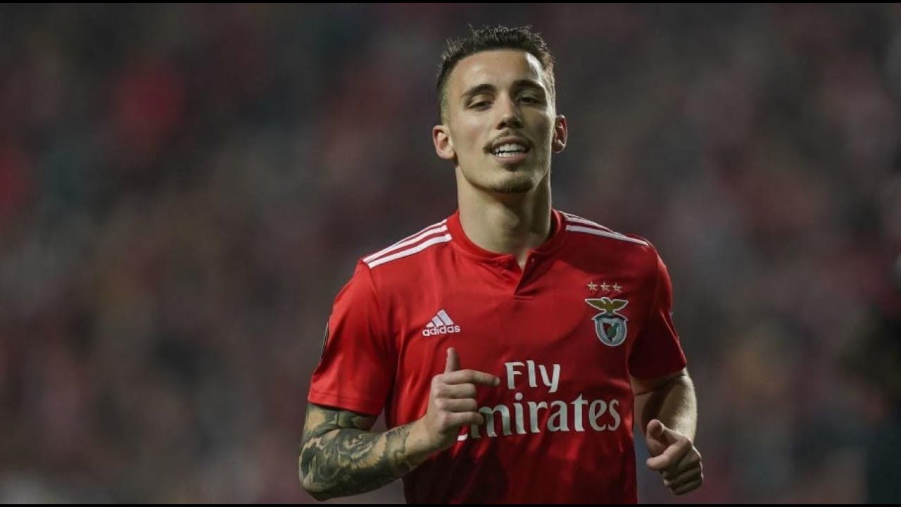  Grimaldo, en un partido con el Benfica.
