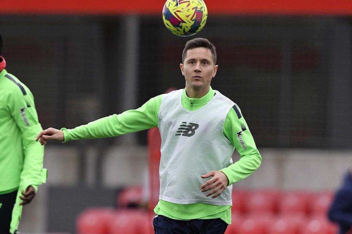  Ander Herrera, que aquí observa el balón en Lezama, no termina de arrancar esta temporada.