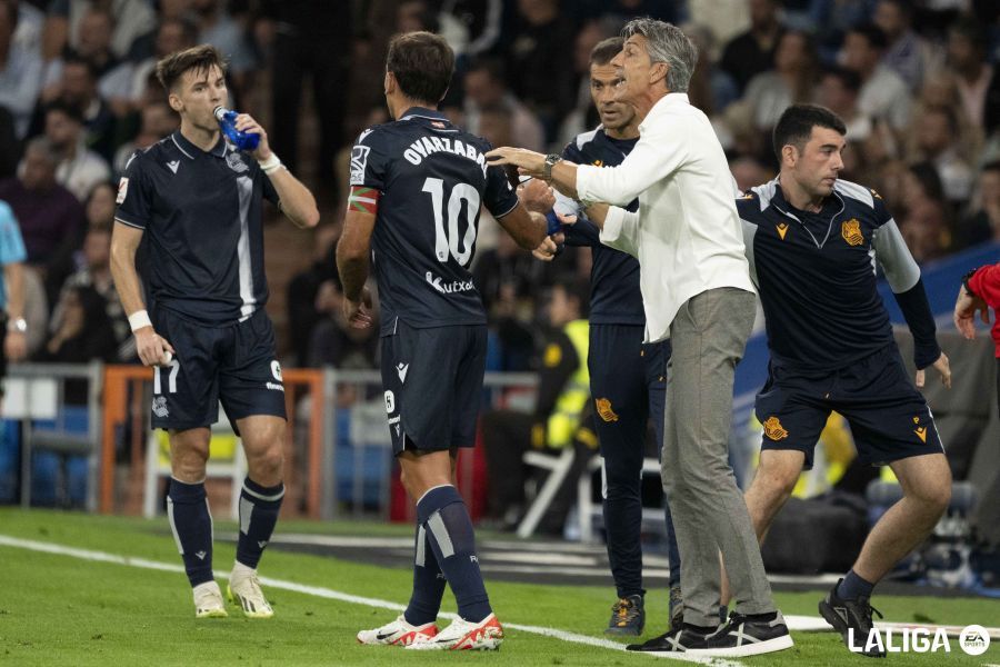 Imanol da instrucciones durante ante el Real Madrid.