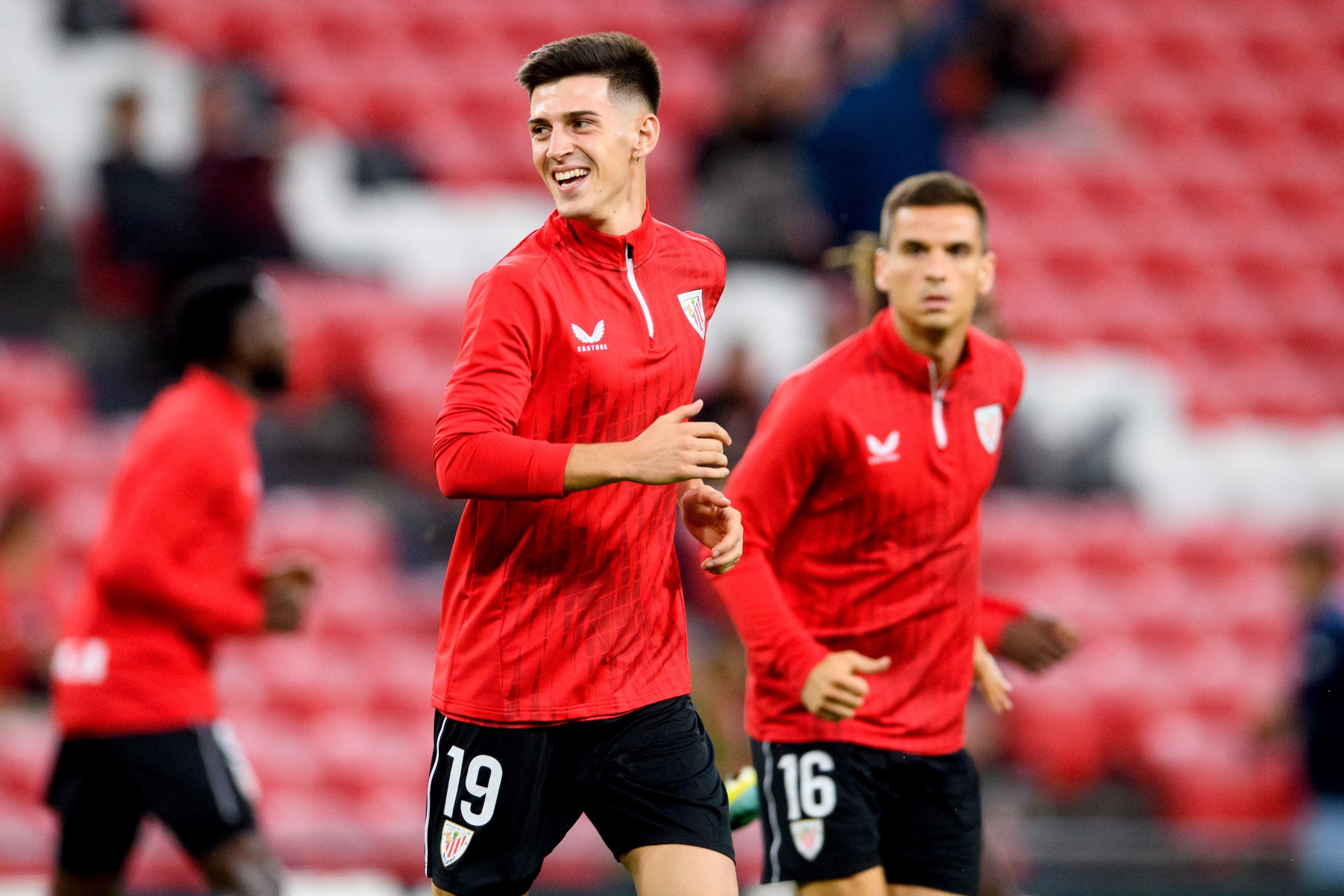  Imanol y Ruiz de Galarreta calientan antes de un partido en San Mamés del Athletic Club de Ernesto Valverde.