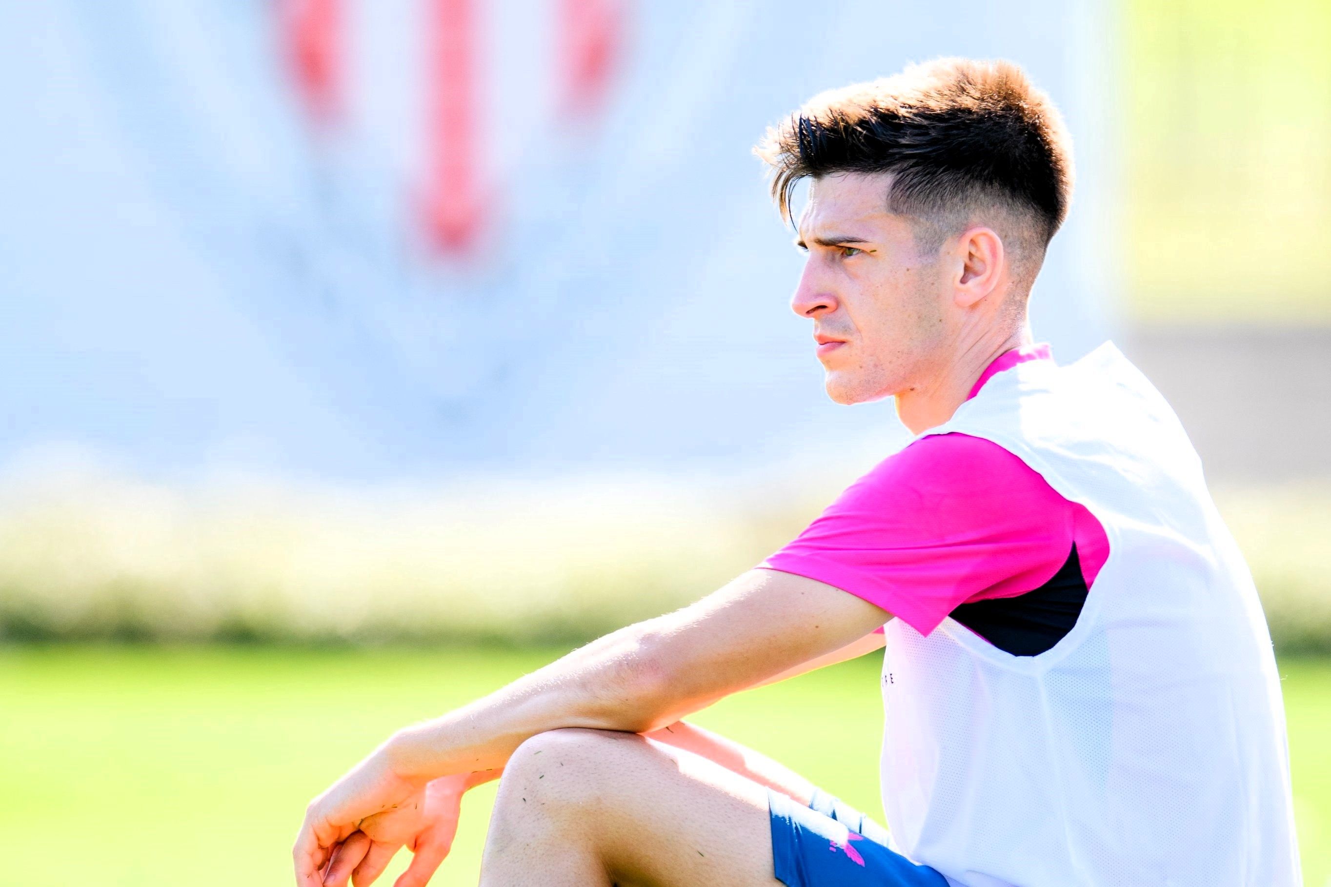  Un pensativo Imanol García de Albéniz sentado en Lezama.