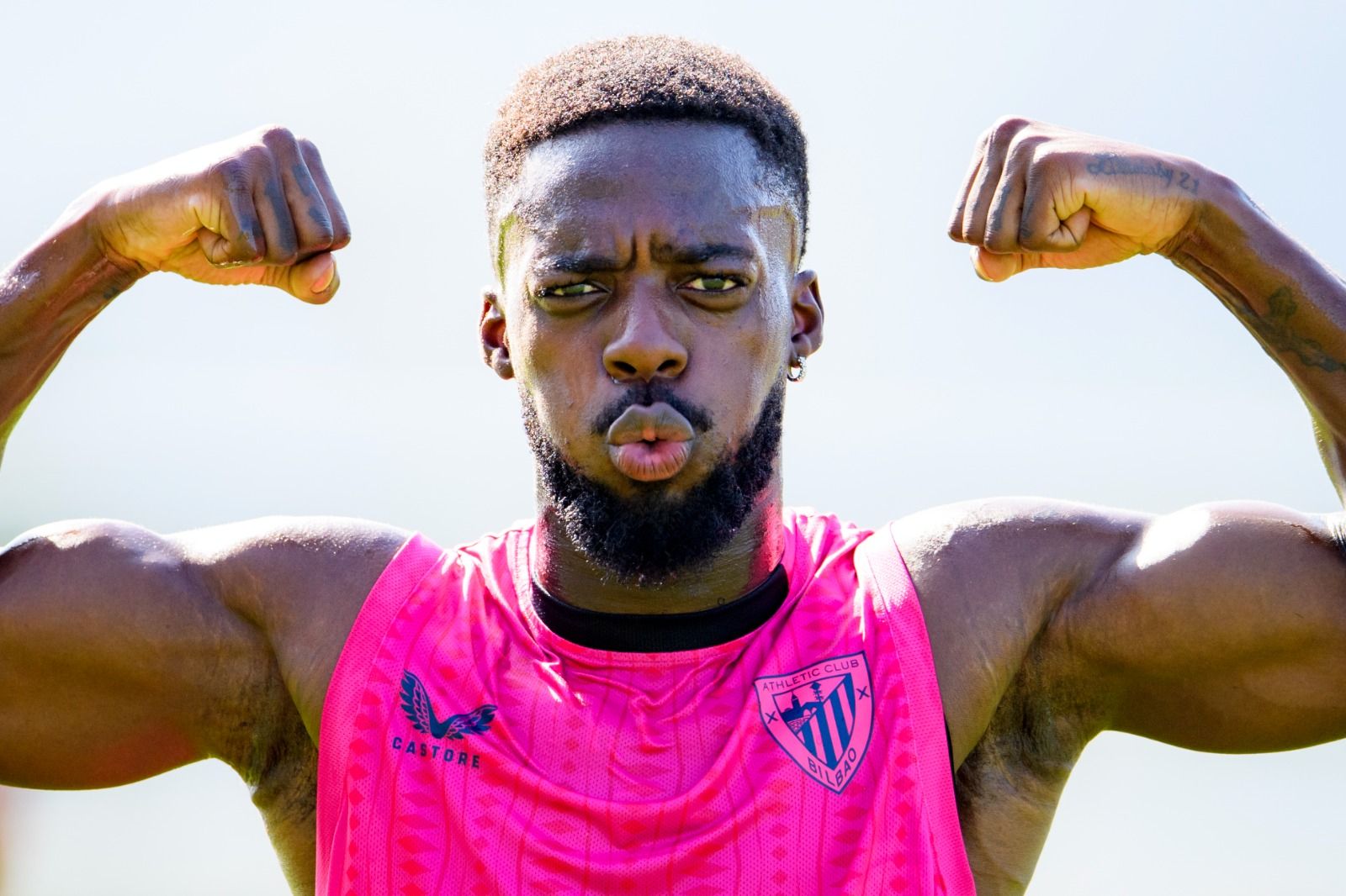  Iñaki Williams saca músculo en Lezama; ahora se va con Ghana.