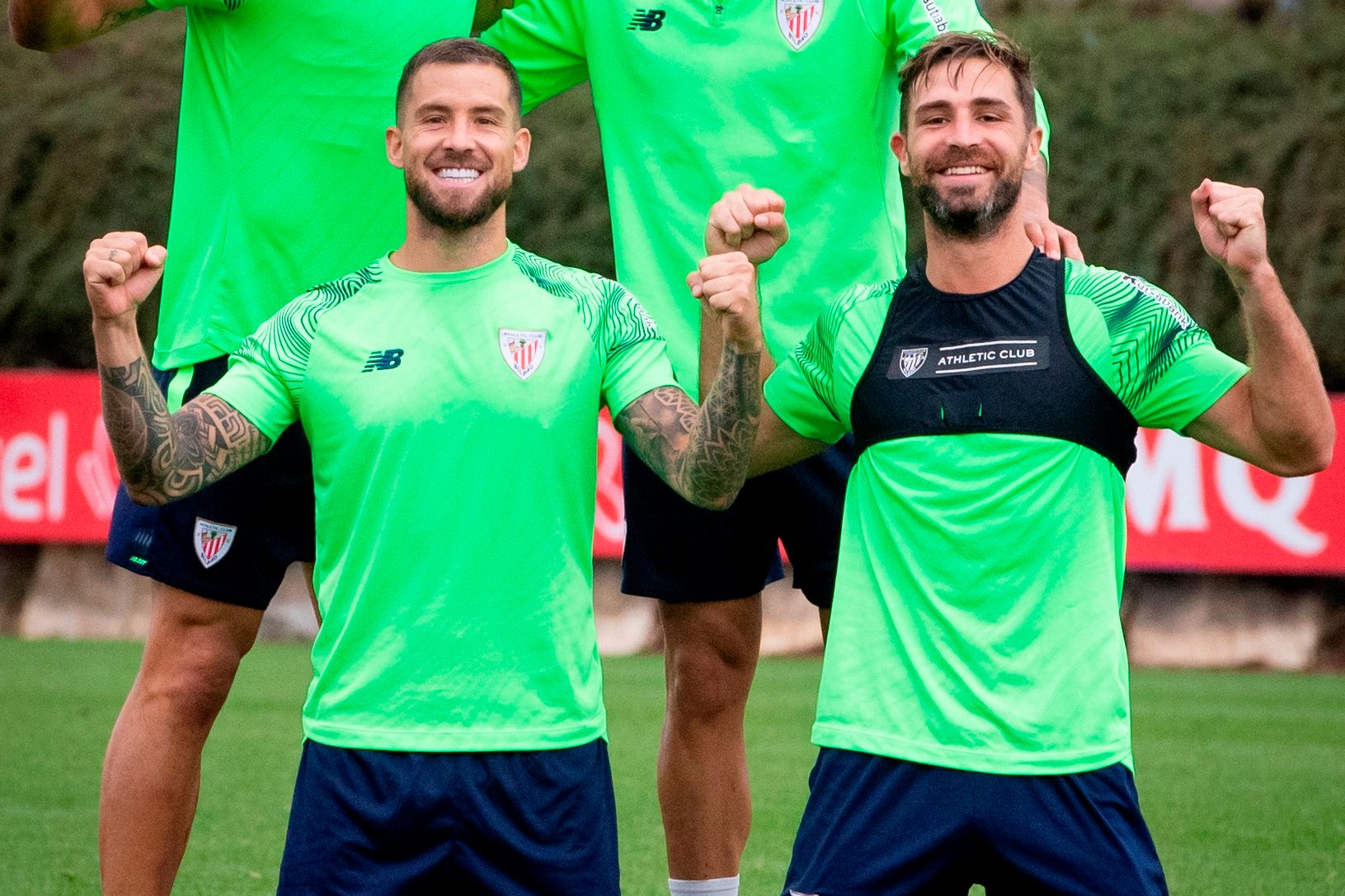 Los centrales Iñigo Martínez y Yeray Álvarez, juntos en Lezama.