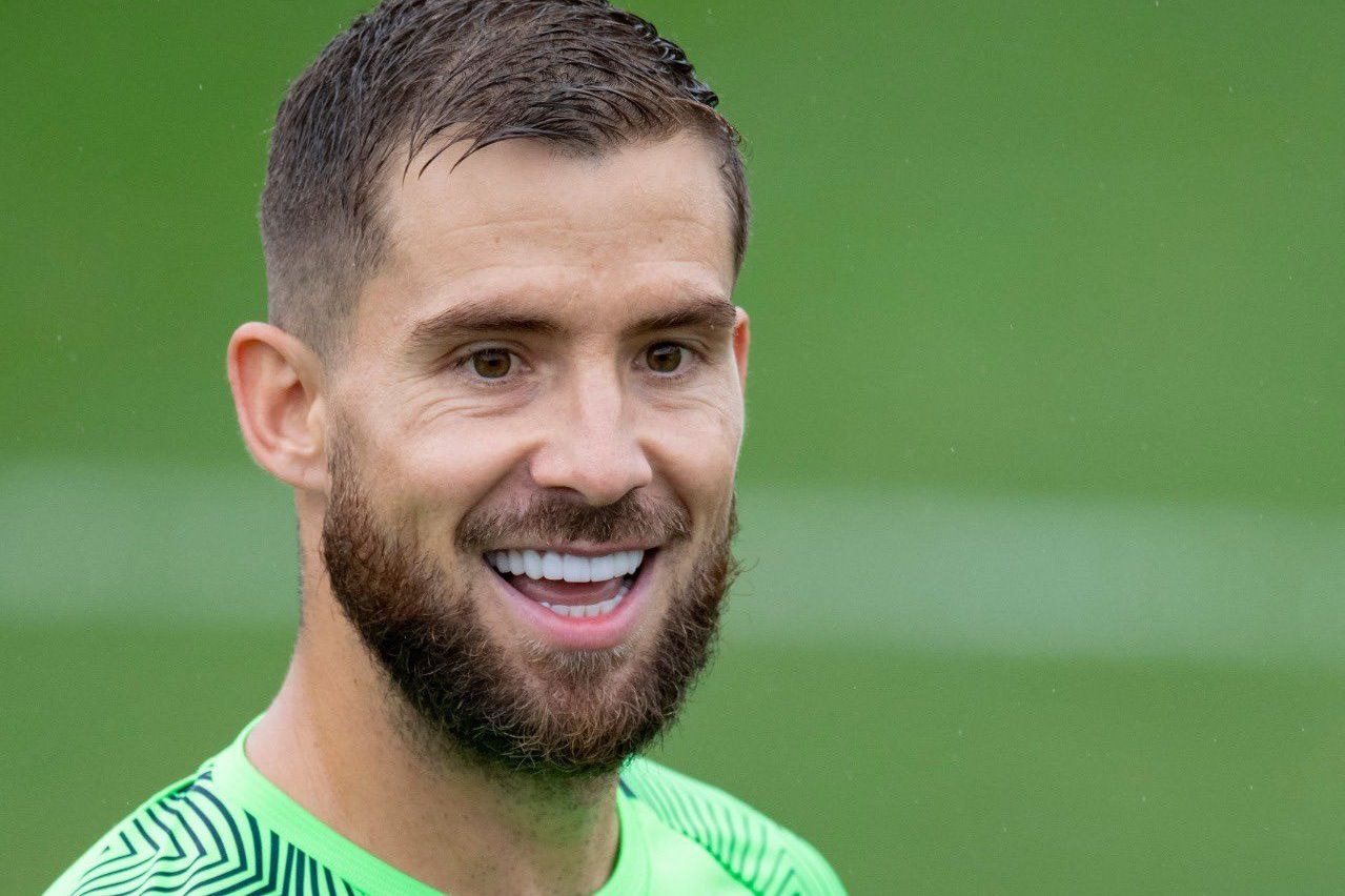  La sonrisa del central Iñigo Martínez en Lezama.