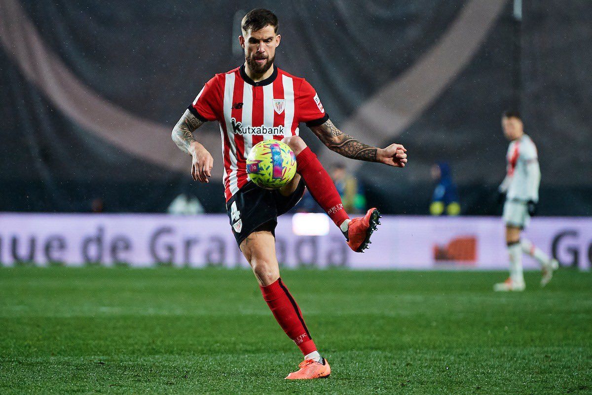  Control de Iñigo Martinez ante el Rayo en Vallecas.