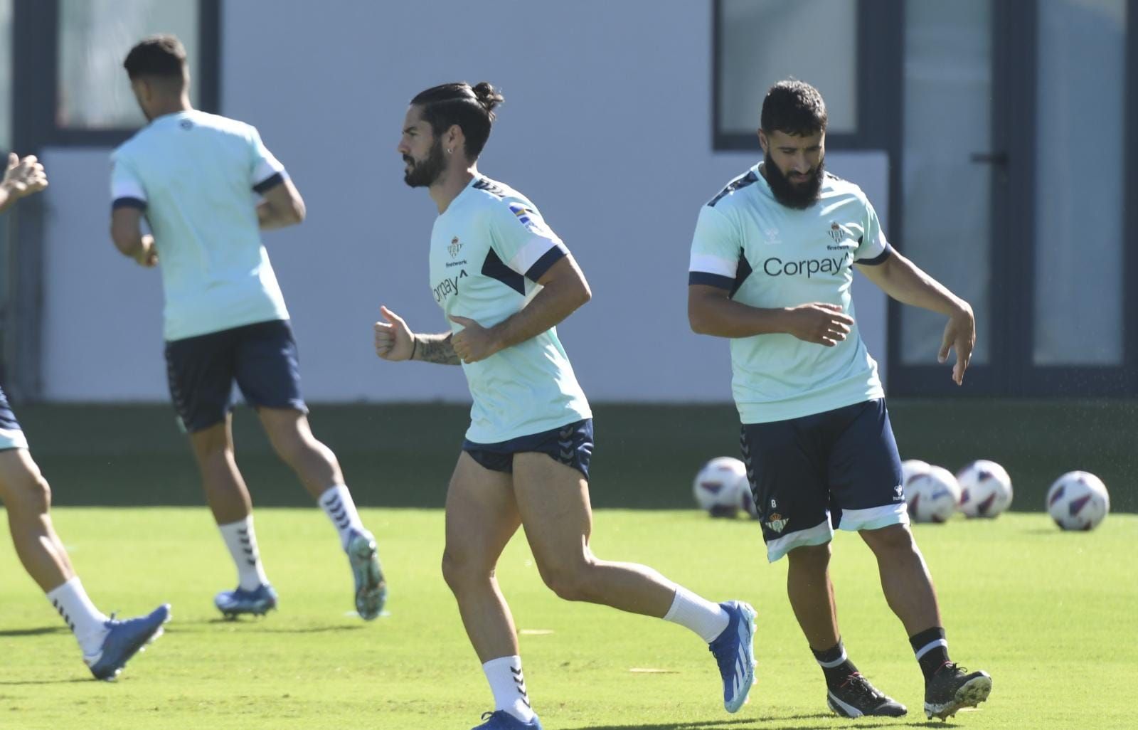  Isco y Nabil Fekir en elun entrenamiento.