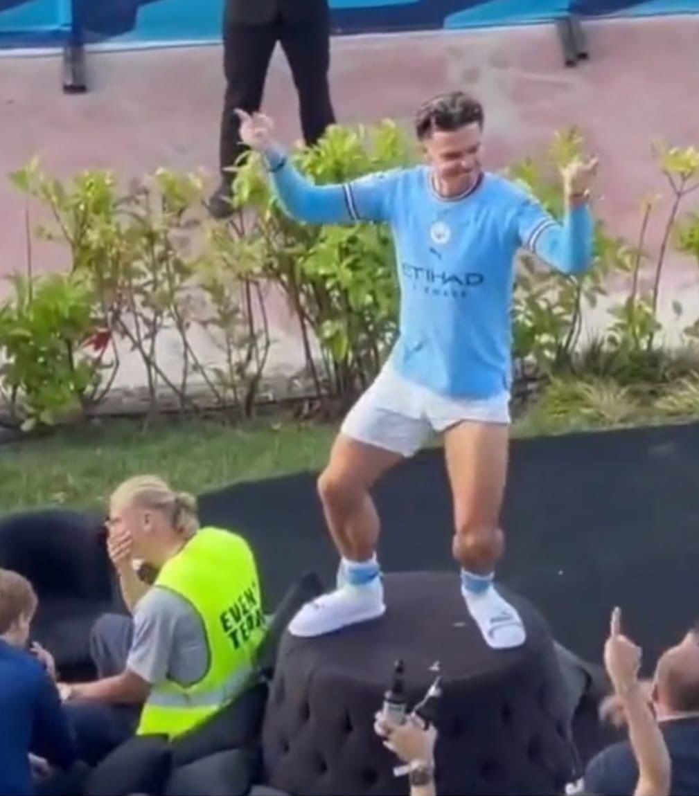  Jack Grealish en la celebración de la Champions.jpg
