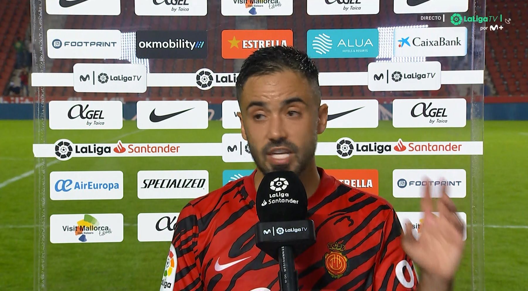 Jaume Costa, con la Europa League del Villarreal (Foto: VCF).