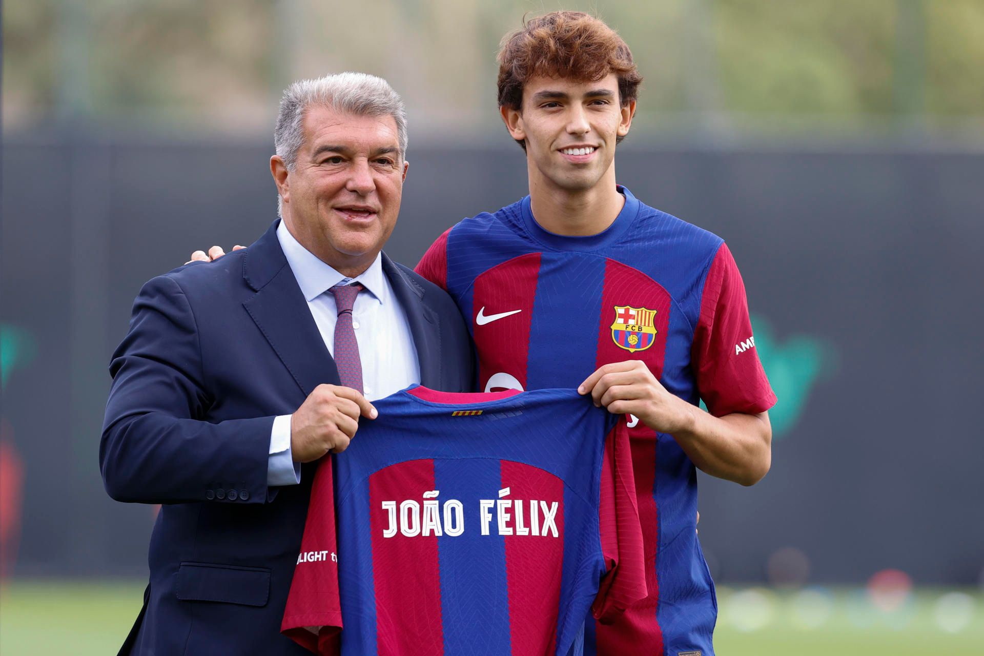 Joan Laporta presenta a Joao Félix como nuevo jugador del Barcelona.