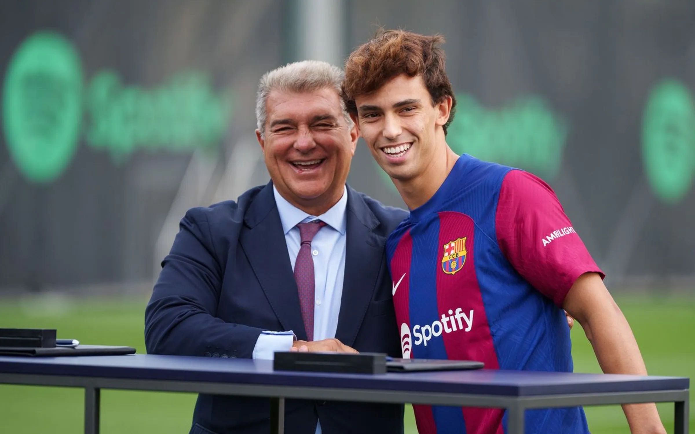  Joan Laporta, con Joao Félix en el día de su presentación.
