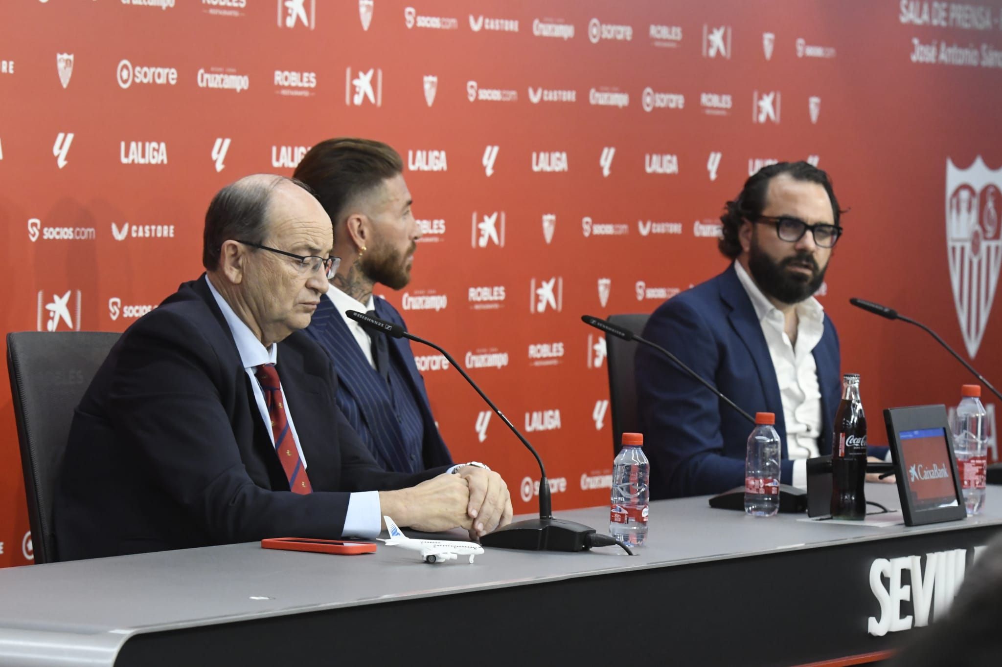  José Castro, con el avión que le dio Orta