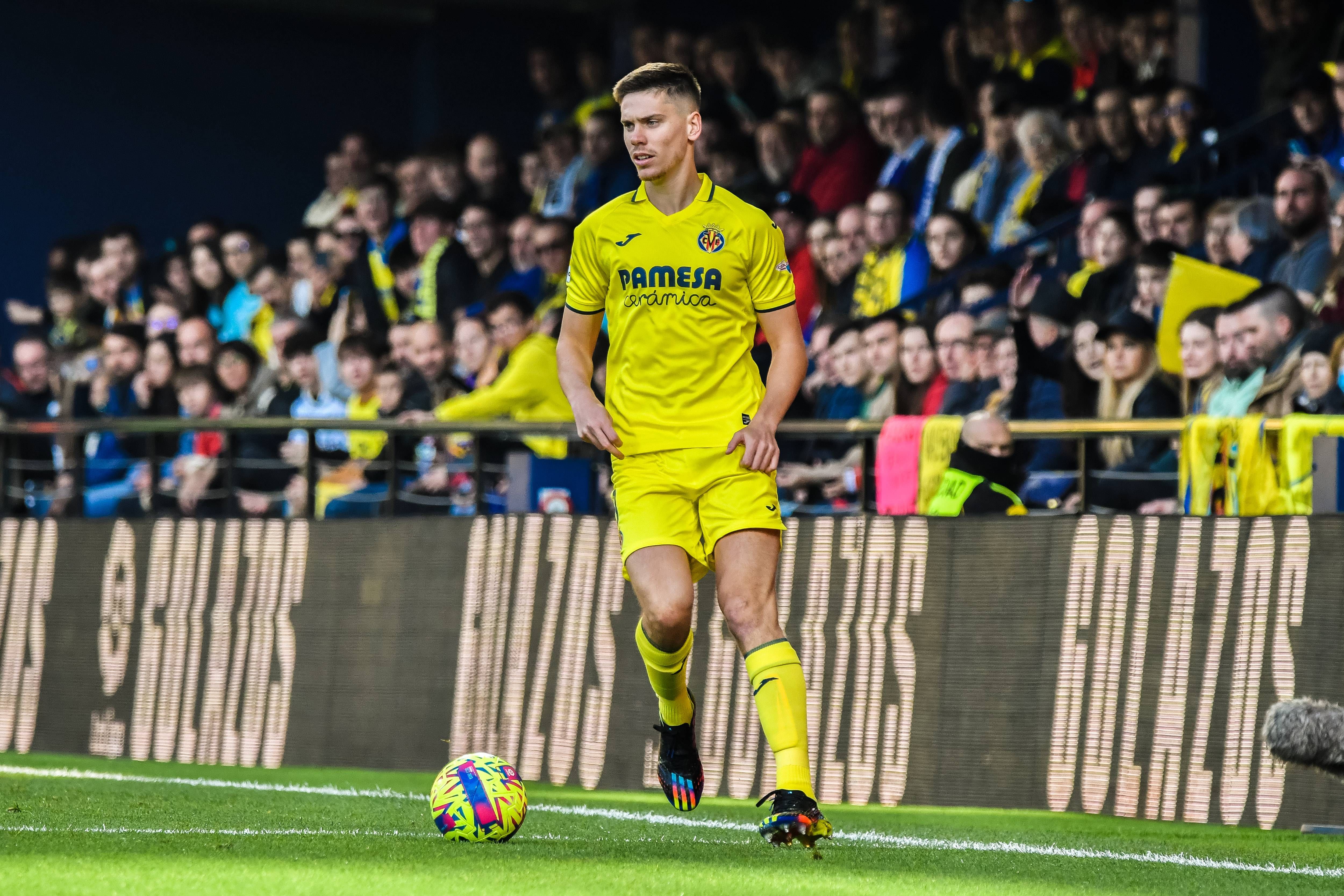 Juan Foyth jugador del Villarreal en el estadio La Cerámica.