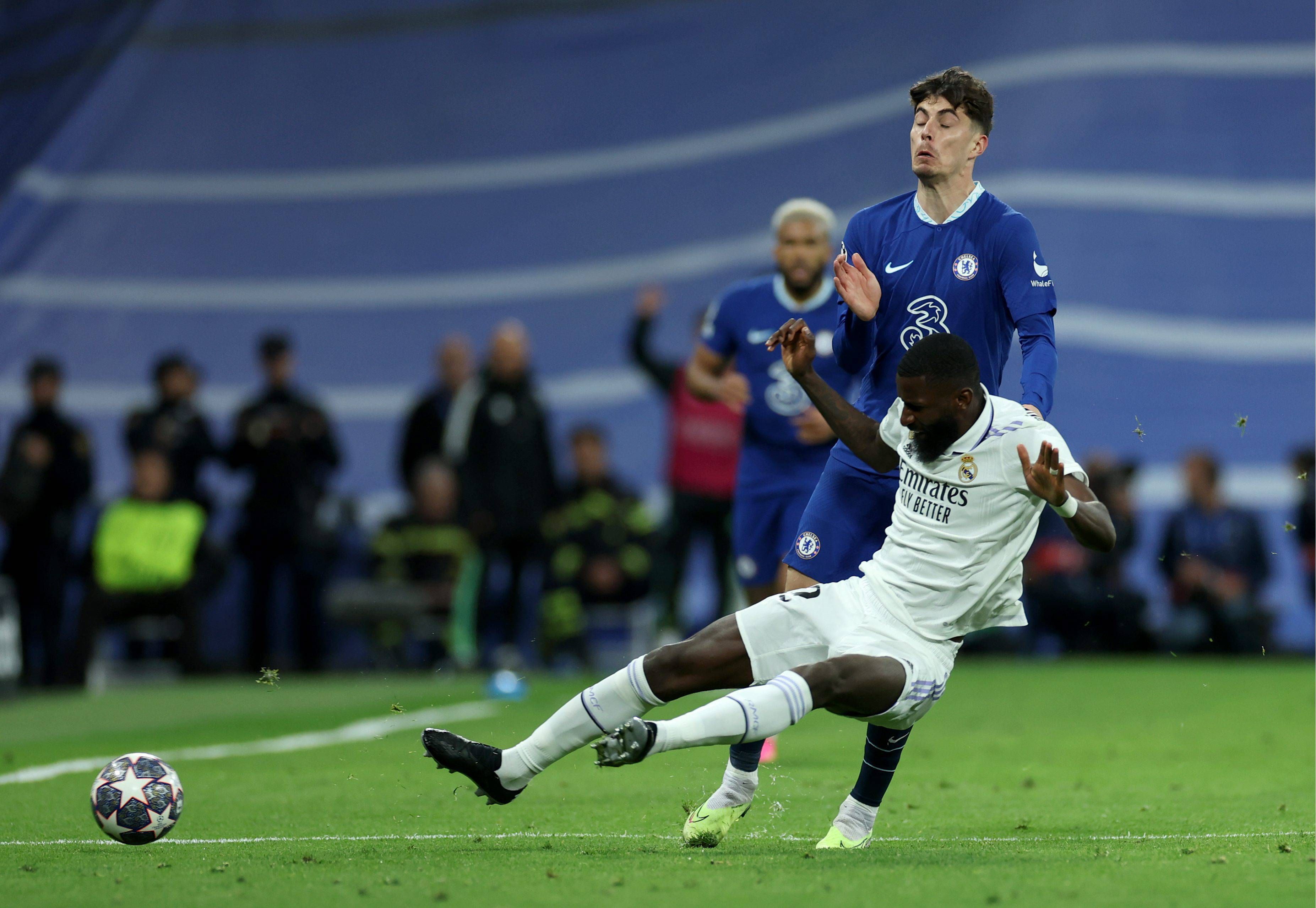 Kai Havertz con Rüdiguer.jpg