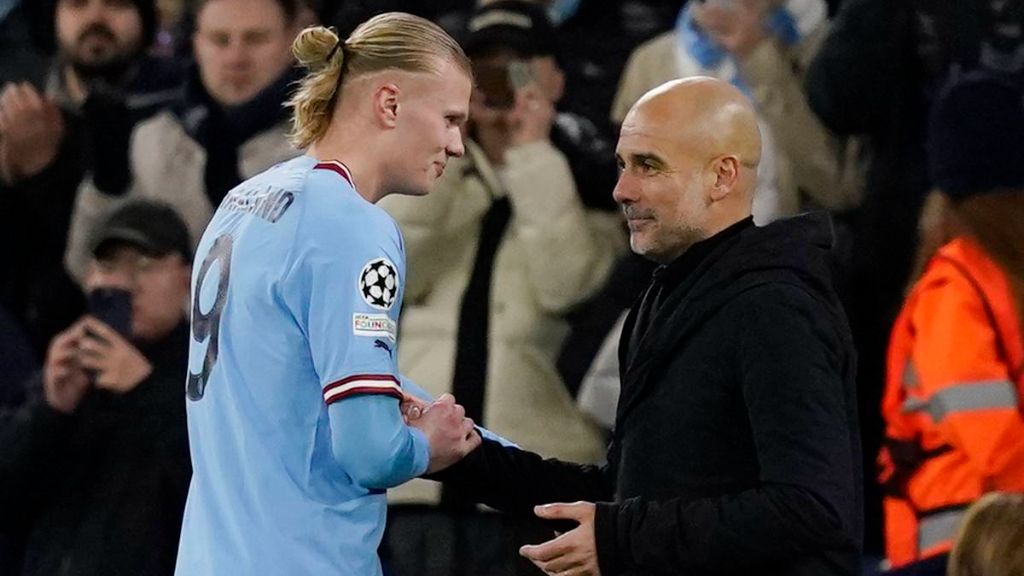  Haaland y Pep Guardiola, durante el Manchester City-Leipzig.