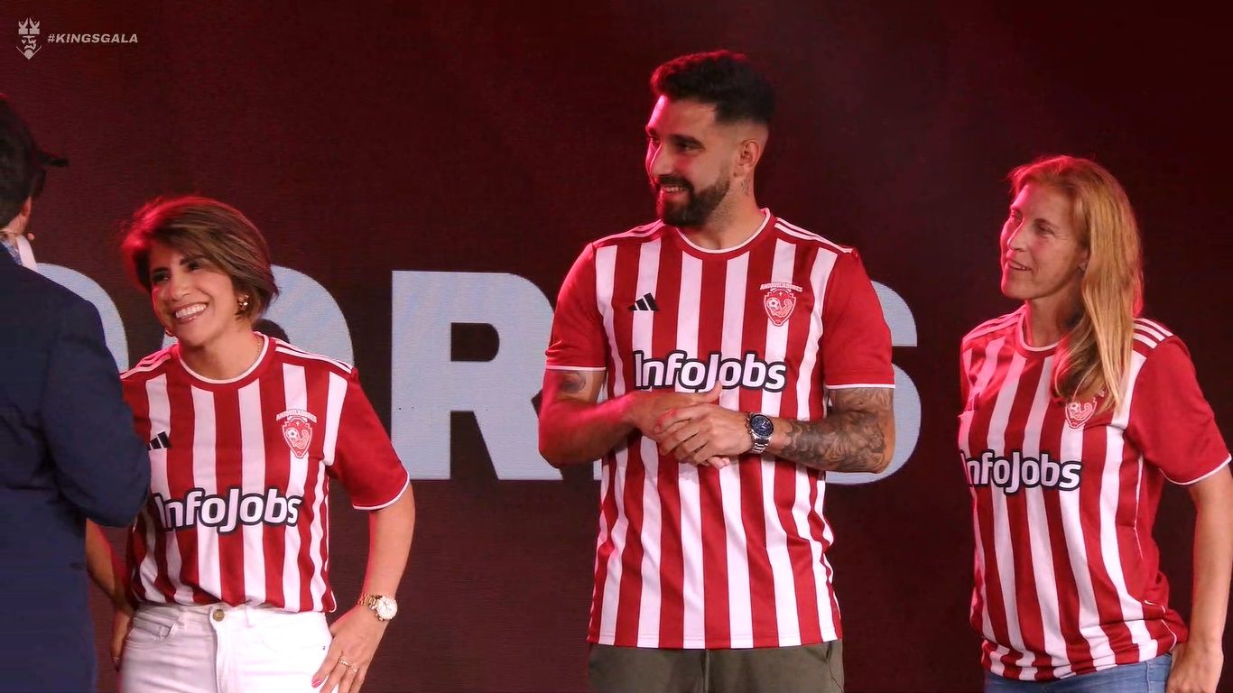  Juan Guarnizo se lleva a Fran Hernández, Auxi y a su propia madre al desfile.