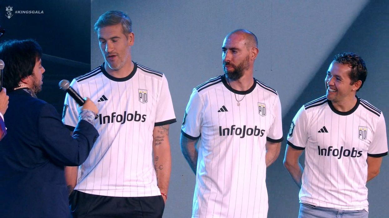  Lopo presenta la equipación del equipo de Rivers.