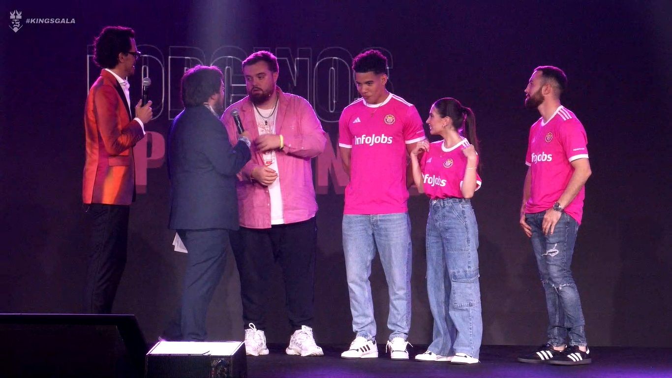  Ibai lidera a los suyos con un rosa inmaculado para la camiseta de Porcinos.