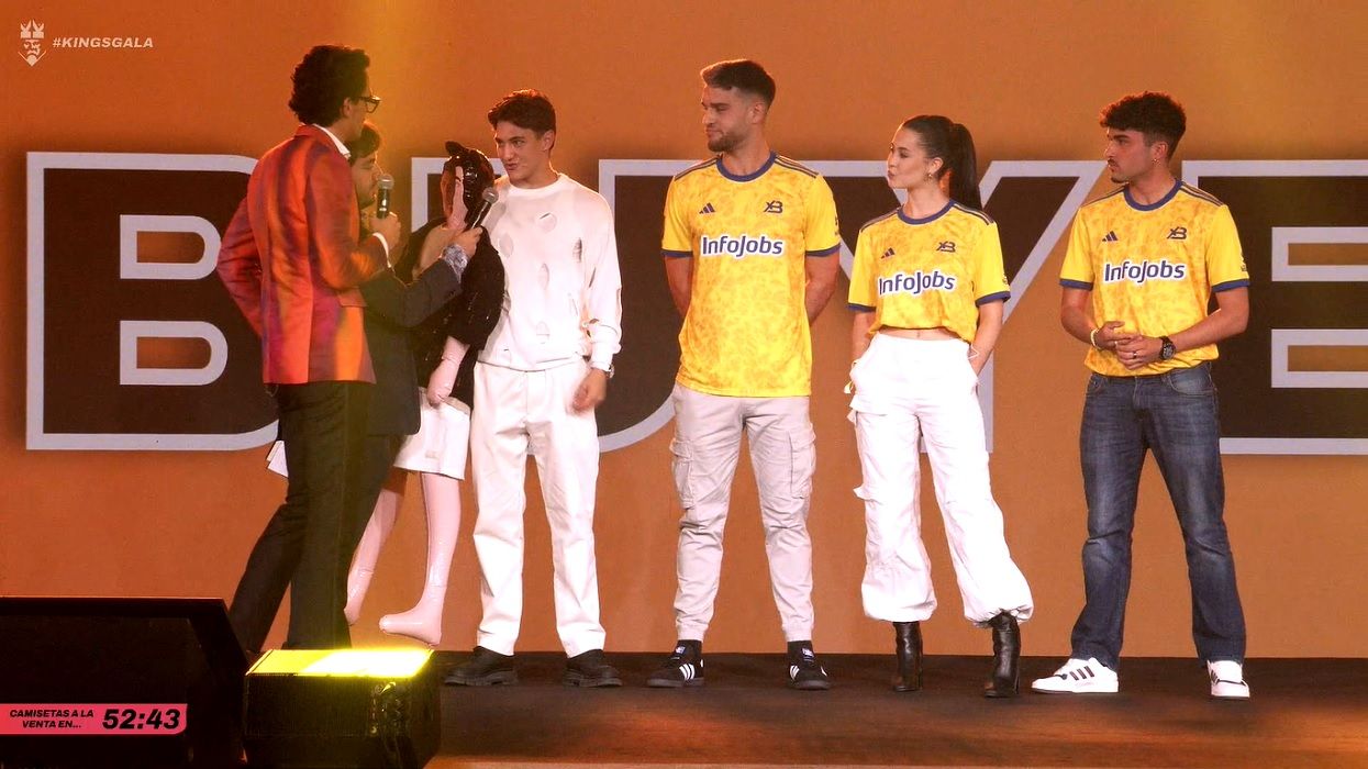  Xbuyer se cambia al amarillo, el color original de su equipo de fútbol sala.