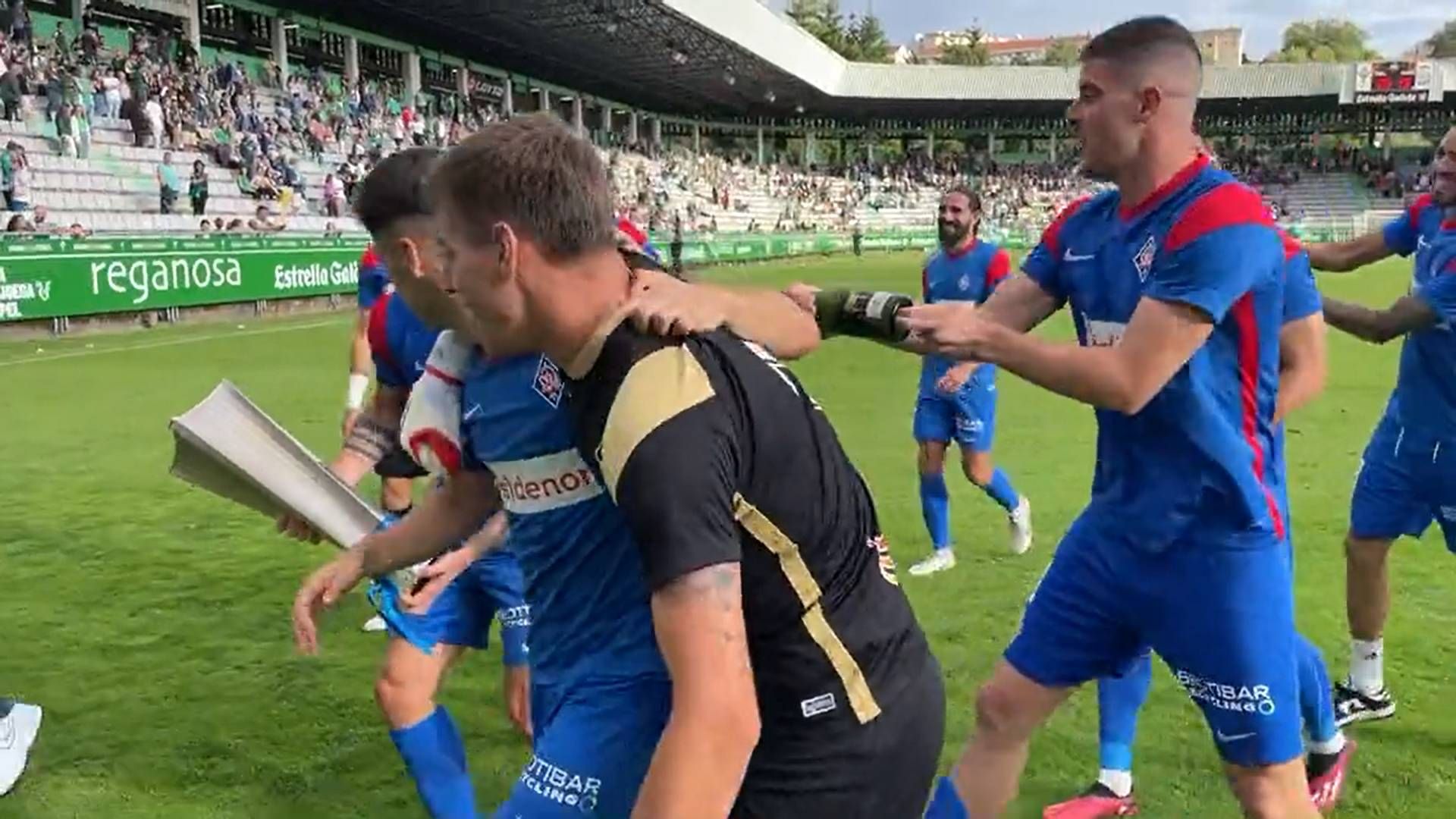  La fiesta del título de 1ª RFEF de la SD Amorebieta, ahora exenta en la primera ronda de la Copa del Rey.