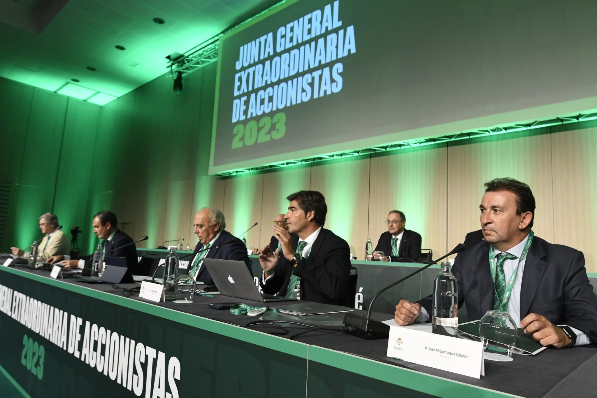  La mesa de la Junta del Betis 2023