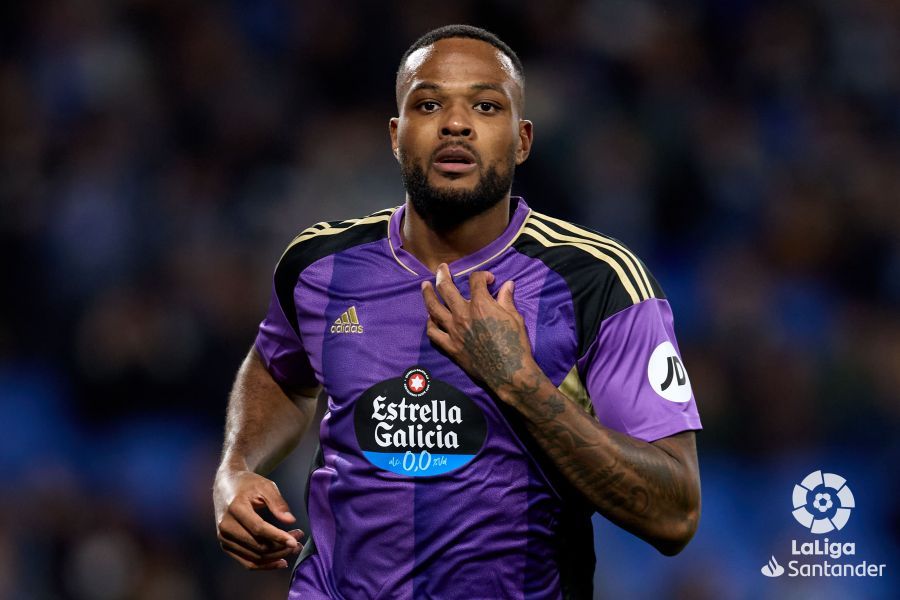 Larin celebra su gol en el Real Sociedad-Real Valladolid (Foto: LaLiga).