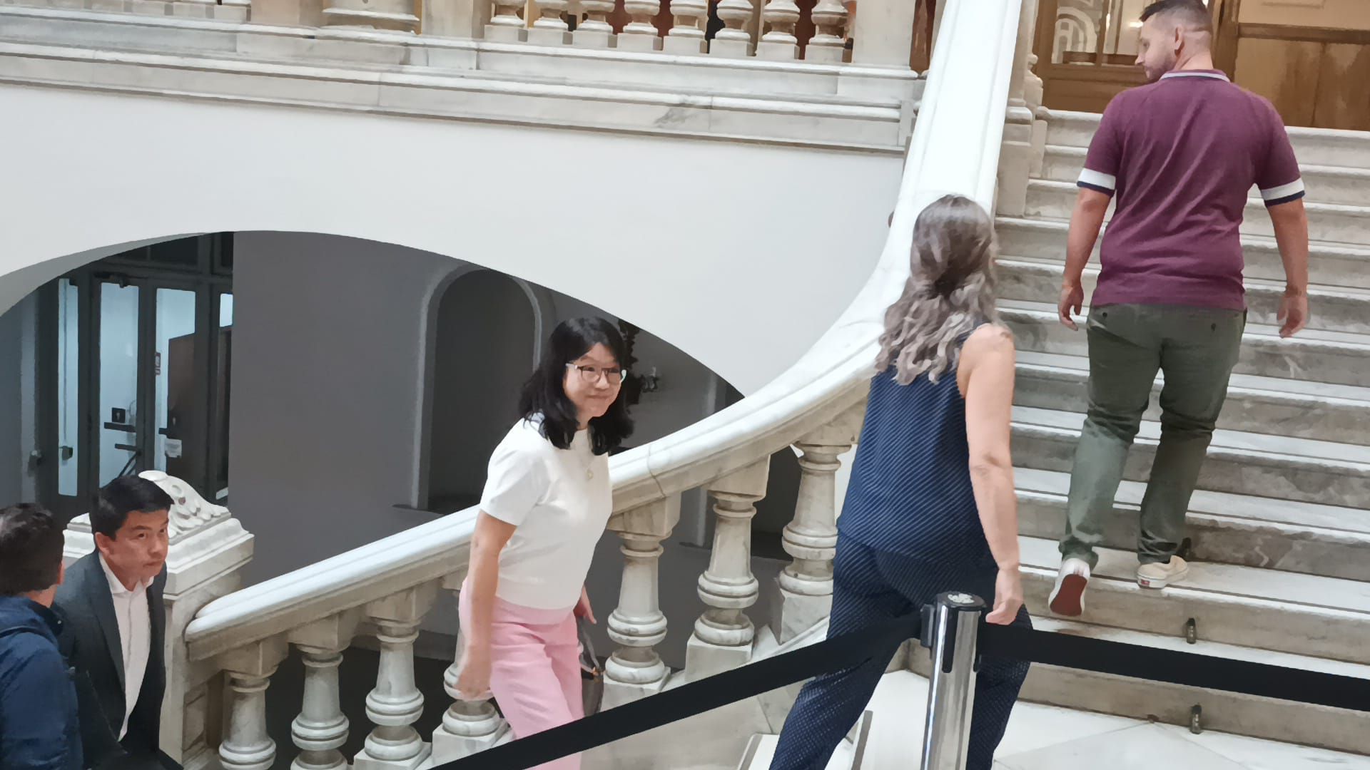 Layhoon llega al Ayuntamiento para la primera final del día por el Nou Mestalla