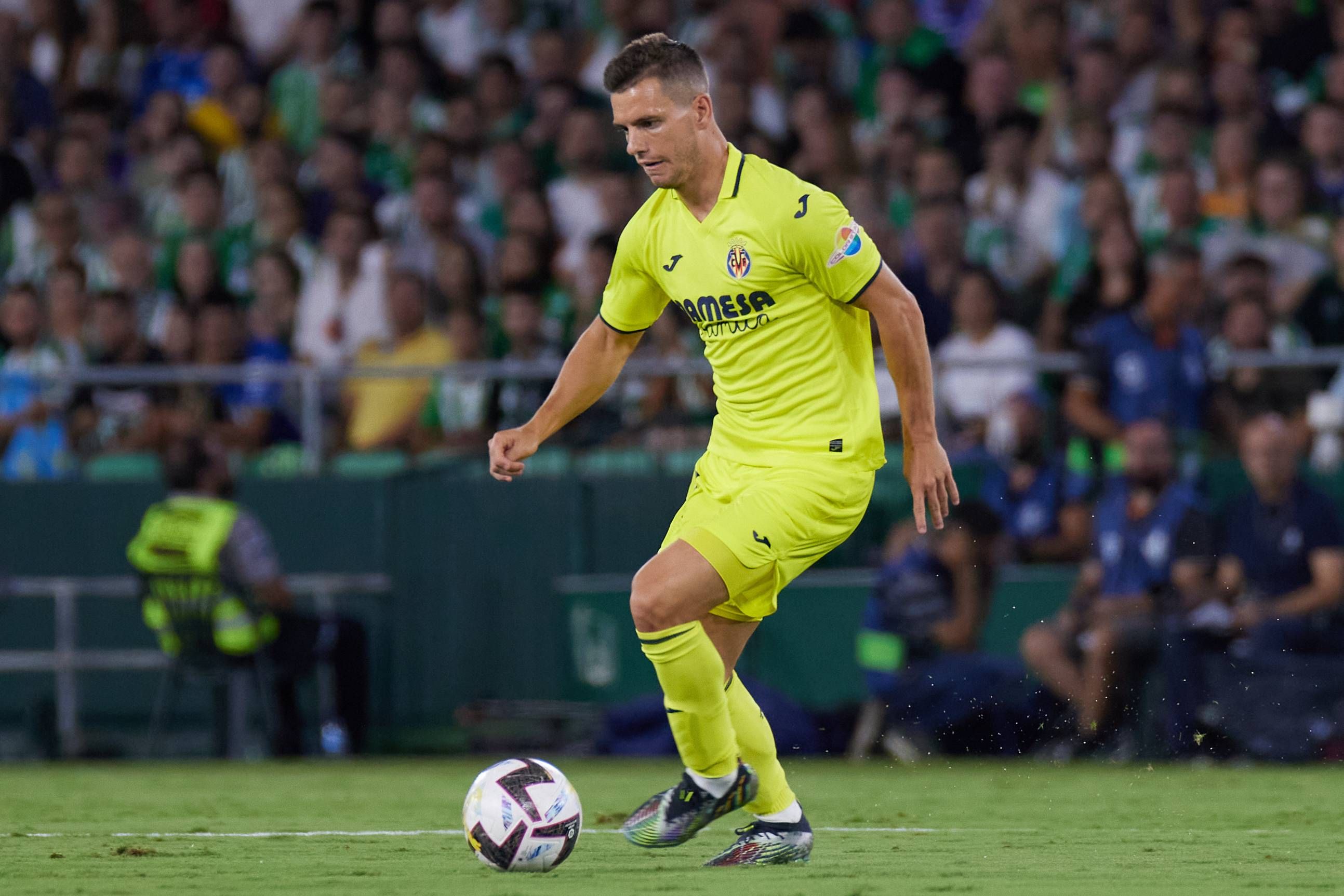 La alternativa para el centro del campo del FC Barcelona es Lo Celso, jugador actual del Villarreal, cedido por el Tottenham