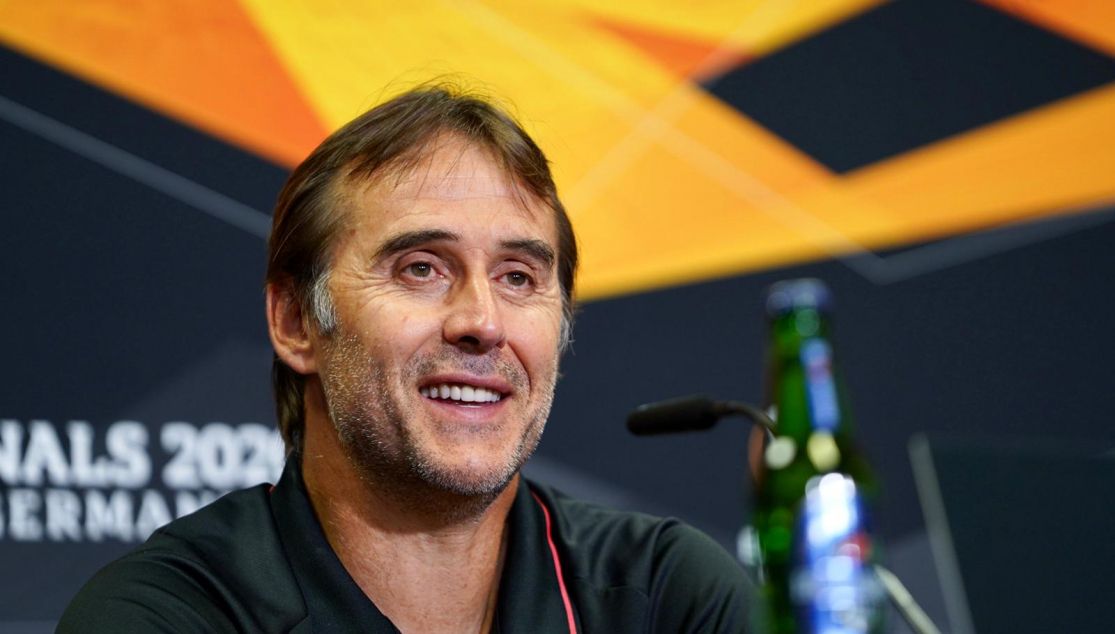 Julen Lopetegui en una rueda de prensa previa (foto: Sevilla FC).